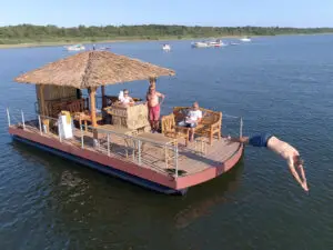 Partyboot Tiki Boat Tikibar